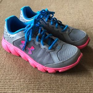 Women’s under Armour sneaker, size 6 pink blue gray